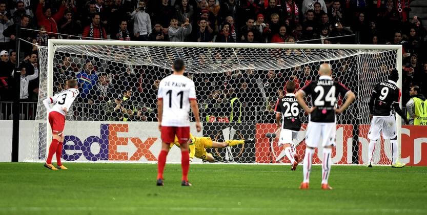 NICE, FRANCE - NOVEMBER 23 : Mario Balotelli forward of OGC Nice during the UEFA Europa League, Group K stage match between SV Zulte Waregem and OGC Nice at the Allianz stadium on November 23, 2017 in Nice, France, 23 11 2017 FOOTBALL : Europa League - OGC Nice vs Zulte Waregem - 23 11 2017 PHOTONEWS PANORAMIC 