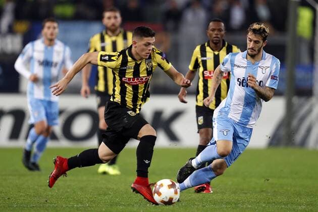 (l-r) Milot Rashica of Vitesse, Luis Alberto of SS Lazio during the UEFA Europa League group K match between SS Lazio and Vitesse Arnhem at Stadio Olimpico on November 23, 2017 in Rome, Italy UEFA Europa League 2017 2018 xVIxVIxImagesx xPieterxStamxdexJongexIVx 9377138