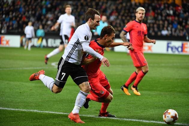 Fotball Menn UEFA Europa League Rosenborg - Real Sociedad Lerkendal Stadium, Trondheim, Norway 23 november 2017 Mike Jensen, Rosenborg (V) og Sergio Canales, Real Sociedad, i duell Foto : Arve Johnsen, Digitalsport 