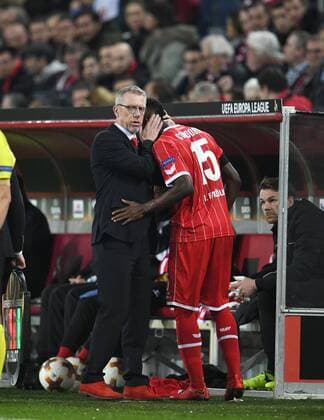 23 11 2017 Football GER UEFA Europa League 2017 18 5 Round 1 FC Koeln Arsenal London Coach Peter Stoeger Peter Stoeger 1 FC Koeln li troestet Jhon Cordoba 1 FC Koeln Team2