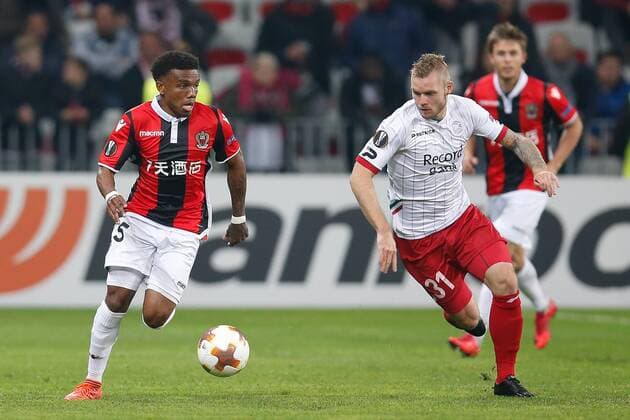 Nice Adrien Tameze and Essevee s Brian Hamalainen fight for the ball during a game between French club OGC Nice and Belgian soccer team SV Zulte Waregem, the fifth game of the group stage (Group K) of the UEFA Europa League competition, Thursday 23 November 2017 in Nice, France. BRUNOxFAHY  x05207282x