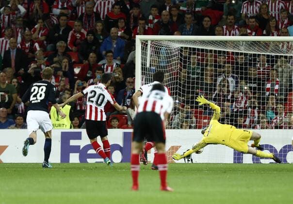 DAVID S. BUSTAMANTE 23 11 2017 BILBAO PAIS VASCO Partido correspondiente a la Jornada 5 del grupo J de la UEFA Europa League de futbol entre el Athletic de Bilbao y el Hertha BSC Berlin disputado en el Estadio San Mames de Bilbao. gol y celebracion de Aritz Aduriz Zubeldia  xDAVIDxS.xBUSTAMANTEx xx