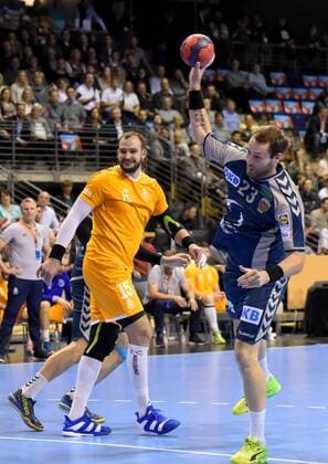 EHF Cup Handball Fuechse Berlin vs FC Porto 23 11 2017 Steffen Faeth 23 Fuechse Berlin Daymaro Salina 15 FC Porto during the match between Fuechse Berlin and FC Porto on 23 11 2017 in the Max Schmeling Halle Berlin Germany Handball men 3 round EHF Cup xDLx