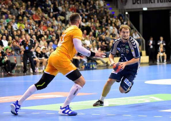 EHF Cup Handball Fuechse Berlin vs FC Porto 23 11 2017 Paul Drux 95 Fuechse Berlin during the match between Fuechse Berlin and FC Porto on 23 11 2017 in the Max Schmeling Halle Berlin Germany Handball men 3 round EHF Cup xDLx