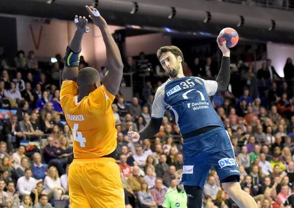 EHF Cup Handball Fuechse Berlin vs FC Porto 23 11 2017 Marko Kopljar u200b u200b35 foxes Berlin Vidor Iturriza 4 FC Porto during the match between Fuechse Berlin and FC Porto on 23 11 2017 in the Max Schmeling Halle Berlin Germany Handball men 3 round EHF Cup xDLx