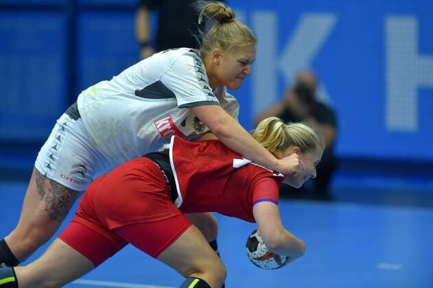 Steffanie Kaiser of Austria, left, and Czech handball player Kamila Kordovska in action during the friendly match Czech Republic vs. Austria, Cheb, Czech Republic, November 23, 2017. (CTKxPhoto SlavomirxKubes) CTKPhotoP201711230886701  KBS_08