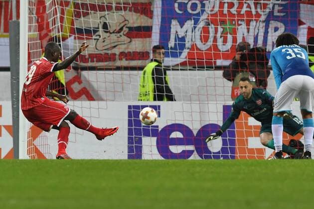 GER 1 FC Köln GER vs Arsenal FC ENG 23 11 2017 RheinEnergieSTADION Cologne Europa Leaque Group stage 5 Matchday GER 1 FC Köln GER vs FC Arsenal ENG in the picture 11 meters for Köln Sehrou Guirassy FC Köln 19 make it clear Olivier Giroud FC Arsenal 12 no chance nordphotox xMeuter nordphoto 00351