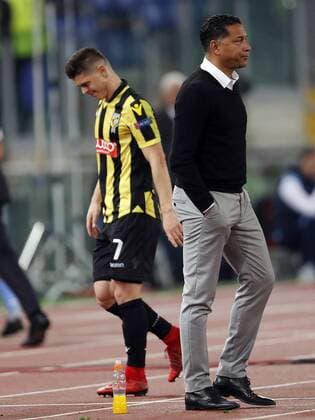 (l-r) Milot Rashica of Vitesse, coach Henk Fraser of Vitesse during the UEFA Europa League group K match between SS Lazio and Vitesse Arnhem at Stadio Olimpico on November 23, 2017 in Rome, Italy UEFA Europa League 2017 2018 xVIxVIxImagesx xPieterxStamxdexJongexIVx 9377257