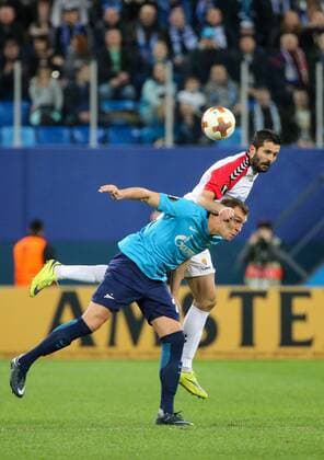 ST PETERSBURG, RUSSIA â€“ NOVEMBER 23, 2017: FC Zenit St Petersburg s Artyom Dzyuba (L) and FK Vardar s Boban Grncharov jump to head the ball in their UEFA Europa League Group L Round 5 football match at Saint Petersburg Stadium. Alexander Demianchuk TASS  TS06A507