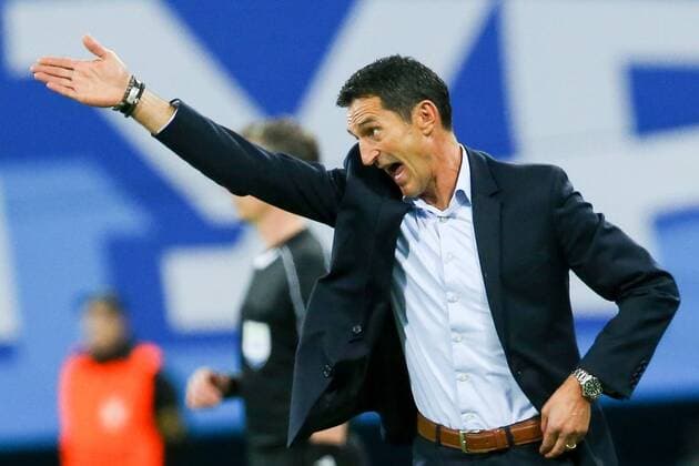 ST PETERSBURG, RUSSIA â€“ NOVEMBER 23, 2017: FK Vardar s manager Cedomir Janevski gestures in their UEFA Europa League Group L Round 5 football match against FC Zenit St Petersburg at Saint Petersburg Stadium. Peter Kovalev TASS  TS06A50D