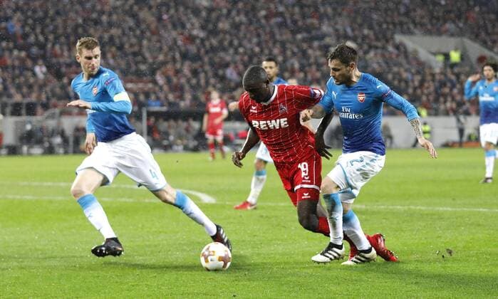 Cologne RheinEnergieStadion 23 11 17 Sehrou Guirassy 1 FC Köln M are fouled by Mathieu Debuchy Arsenal in London R and receive penalties leading to the 1 0 goal in the Europaleague match between 1 FC Köln vs Arsenal London in the 2017 season 2018