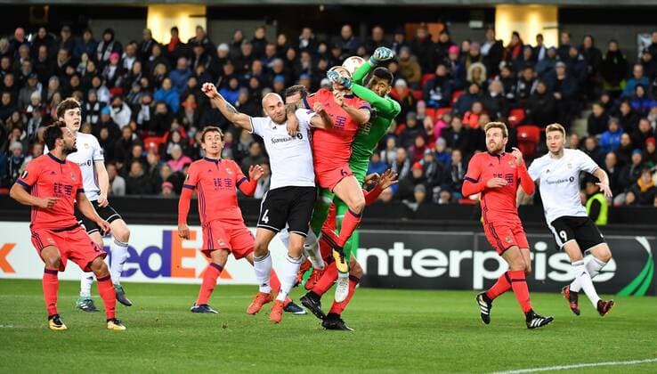 Fotball Menn UEFA Europa League Rosenborg - Real Sociedad Lerkendal Stadium, Trondheim, Norway 23 november 2017 RosenborgsTore Reginiussen og Johan Bjørdal i duell med Real Sociedads Inigo Martinez og keeper Geronimo Rulli Foto : Arve Johnsen, Digitalsport 