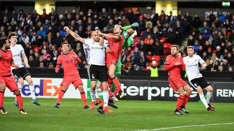 Fotball Menn UEFA Europa League Rosenborg - Real Sociedad Lerkendal Stadium, Trondheim, Norway 23 november 2017 RosenborgsTore Reginiussen og Johan Bjørdal i duell med Real Sociedads Inigo Martinez og keeper Geronimo Rulli Foto : Arve Johnsen, Digitalsport 