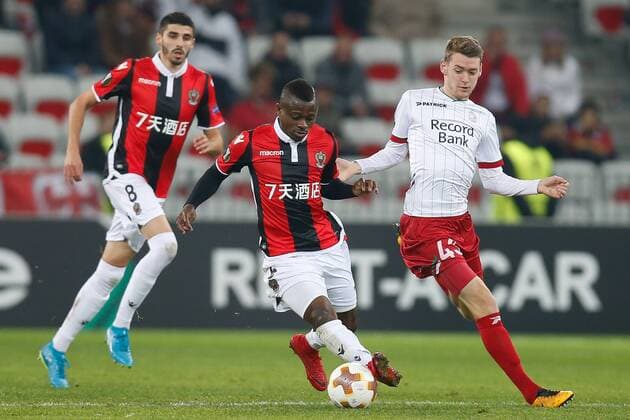 Nice Jean Michael Seri and Essevee s Sander Coopman fight for the ball during a game between French club OGC Nice and Belgian soccer team SV Zulte Waregem, the fifth game of the group stage (Group K) of the UEFA Europa League competition, Thursday 23 November 2017 in Nice, France. BRUNOxFAHY  x05207287x