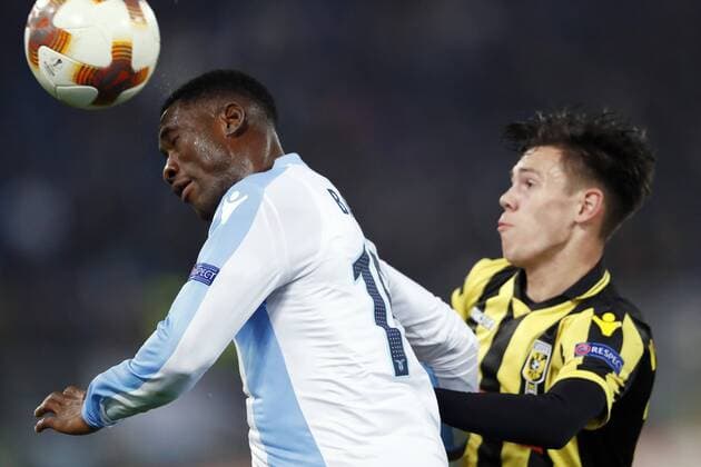 (l-r) Bastos of SS Lazio, Mitchell van Bergen of Vitesse during the UEFA Europa League group K match between SS Lazio and Vitesse Arnhem at Stadio Olimpico on November 23, 2017 in Rome, Italy UEFA Europa League 2017 2018 xVIxVIxImagesx xPieterxStamxdexJongexIVx 9377391