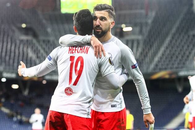 SOCCER - EL, RBS vs Vitoria SALZBURG,AUSTRIA,23.NOV.17 - SOCCER - UEFA Europa League, Red Bull Salzburg vs Vitoria Guimaraes SC. Image shows the rejoicing of Hee Chan Hwang and Munas Dabbur (RBS). GEPAxpictures xFelixxRoittner
