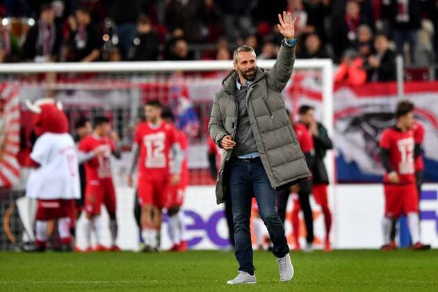 SOCCER - EL, RBS vs Vitoria SALZBURG,AUSTRIA,23.NOV.17 - SOCCER - UEFA Europa League, Red Bull Salzburg vs Vitoria Guimaraes SC. Image shows the rejoicing of head coach Marco Rose (RBS). GEPAxpictures xFlorianxErtl