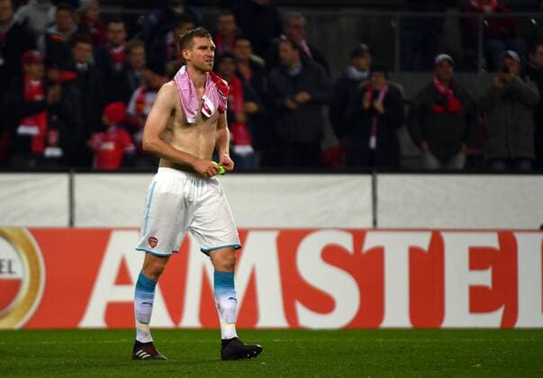 23 11 2017 xjhx Football Europa League 1 FC Koeln Arsenal London emspor v l Per Mertesacker Arsenal London disappointed looking dissapointed Koeln