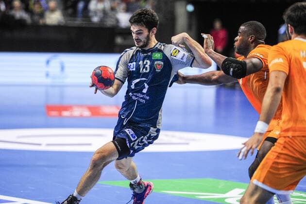 Petar Nenadic Fuechse Berlin Action Action Landscape horizontal Event Event EHF Cup Qualification 3 Round Fuechse Berloin vs FC Porto Location Max Schmeling Halle Berlin Germany Germany Europe Europe Date Date 23 11 2017 Handball EHF Cup Fuechse Berlin vs FC Porto 23 11 2017