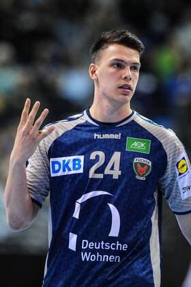 Frederik Simak Fuechse Berlin Action Action Portrait hoch vewrtikal Event Event EHF Cup Qualification 3 Round Fuechse Berloin vs FC Porto Location Max Schmeling Halle Berlin Germany Germany Europe Europe Date Date 23 11 2017 Handball EHF Cup Fuechse Berlin vs FC Porto 23 11 2017