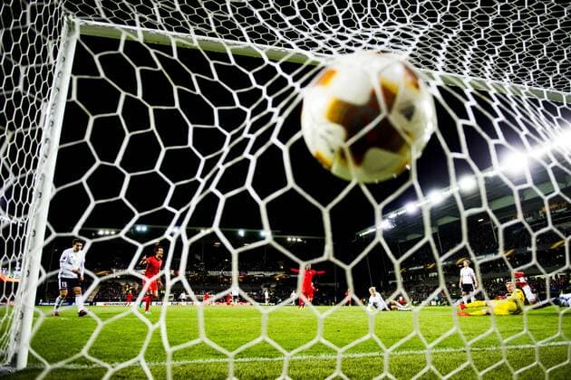 Bilder des Tages - SPORT 171123 Mikel Oyarzabal of Real Sociedad scores 1-0 during the UEFA Europa League match between Rosenborg and Real Sociedad on November 23, 2017 in Trondheim. Photo: Jon Olav Nesvold BILDBYRN kod JE 160081  Copyright: JONxOLAVxNESVOLD BB171123ZY004