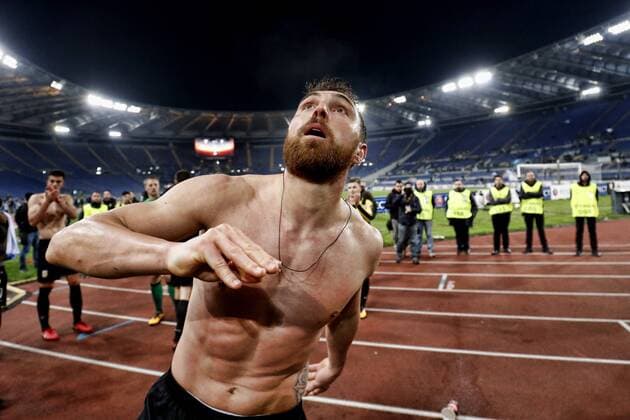 ROME, 23-11-2017 , Stadio Olympico , Europa League , seizoen 2017 2018 Lazio Roma - Vitesse 1-1. Guram Kashia gooit zijn shirt in het publiek Lazio Roma - Vitesse  x1824736x