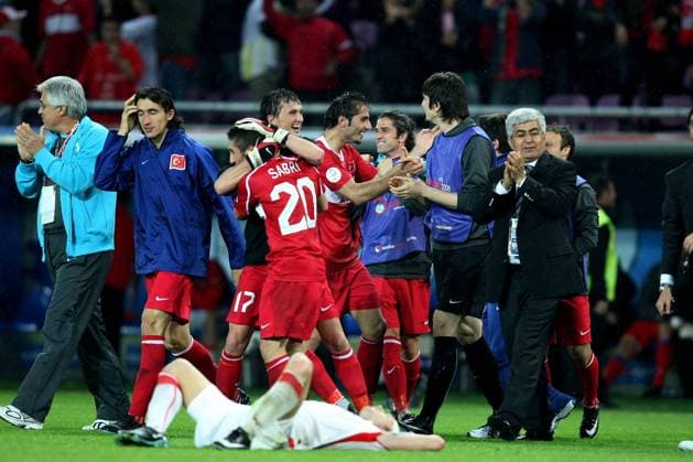 euro2008 ek geneve 15 06 08 turkey czech republic 3 2 turkey profit in a sensational match just before time disappointment and joy turkey czech republic