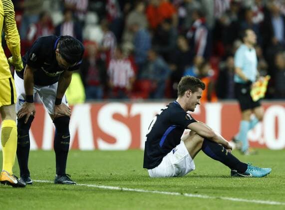 DAVID S. BUSTAMANTE 23 11 2017 BILBAO PAIS VASCO Partido correspondiente a la Jornada 5 del grupo J de la UEFA Europa League de futbol entre el Athletic de Bilbao y el Hertha BSC Berlin disputado en el Estadio San Mames de Bilbao. Karim Rekik y Sebastian Langkamp se lamentan de la derrota  xDAVIDxS.xBUSTAMANTEx xx