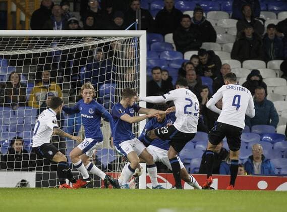 23rd November 2017, Goodison Park, Liverpool, England; UEFA Europa League, Everton versus Atalanta; Bryan Cristante of Atalanta scores his side s first goal after 12 minutes  ActionPlus11955121