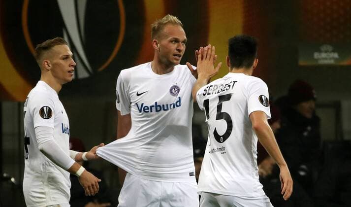 SOCCER - EL, Milan vs A.Wien MILAN,ITALY,23.NOV.17 - SOCCER - UEFA Europa League, AC Milan vs FK Austria Wien. Image shows the rejoicing of Christoph Monschein, Raphael Holzhauser and Tarkan Serbest (A.Wien). GEPAxpictures xAndreasxPranter