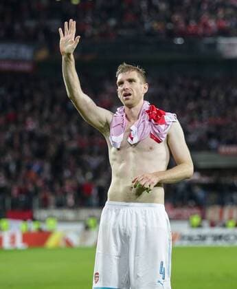 Koeln Rhein Energie Stadion 13 02 2016 Football UEFA Europa League FC Koeln FC Arsenal Bild Per Mertesacker FC Arselnal 4 Arsenal FC London 30 thanks the fans Copyright: HMBxMedia ThomasxJäger