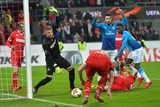 GER 1 FC Köln GER vs Arsenal FC ENG 23 11 2017 RheinEnergieSTADION Cologne Europa Leaque Group stage 5 Matchday GER 1 FC Köln GER vs Arsenal FC ENG in picture turbulent last minute before the goal of Timo Horn Goalkeeper FC Köln 1 in front Frederik Sörensen Sorensen FC Köln 4 in front of Horn Olivier Giroud FC Arsenal 12 Matthias Lehmann FC Cologne 33 rescues here nordphotox xMeuter nordphoto 00351