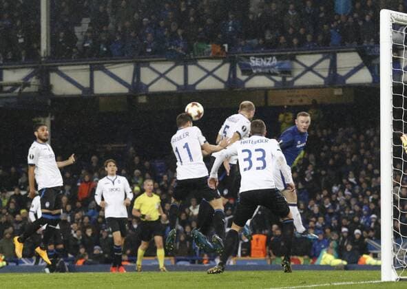 23rd November 2017, Goodison Park, Liverpool, England; UEFA Europa League, Everton versus Atalanta; Atalanta clear an Everton corner as Wayne Rooney challenges  ActionPlus11955141