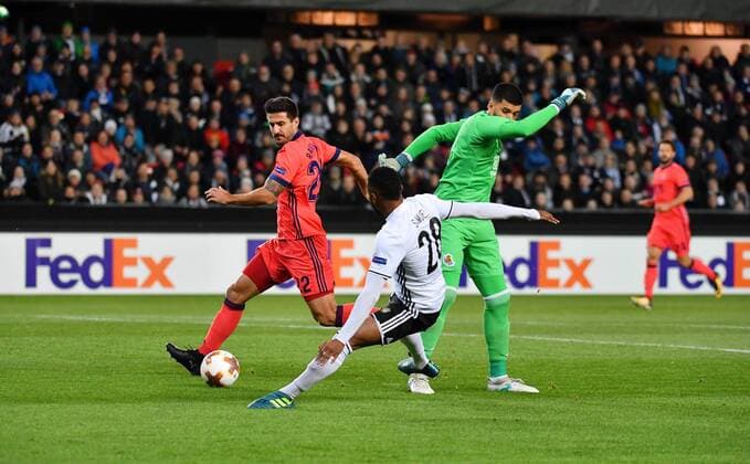 Fotball Menn UEFA Europa League Rosenborg - Real Sociedad Lerkendal Stadium, Trondheim, Norway 23 november 2017 Rosenborgs Samuel Adegbenro farlig frampa mot Real Sociedads Raul Navas og keeper Geronimo Rulli (H) Foto : Arve Johnsen, Digitalsport 
