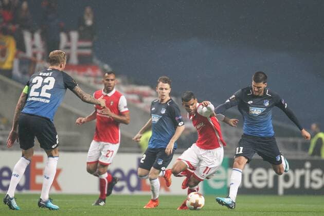 Football, Fussbal UEFA - Danilo of SC Braga challenges Grillitsch of TSG Hoffenheim, during a UEFA Europa League Group Stage match, at Estadio Municipal de Braga, in Braga. Braga, Portugal, 23rd November 2017. Photo: IMAGO Pedro Benavente