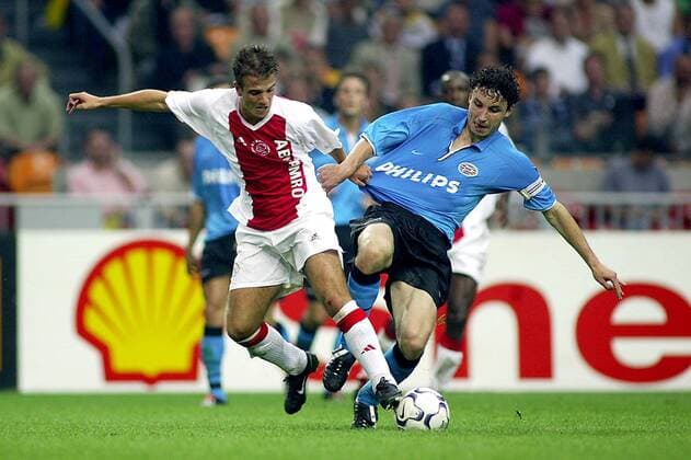 history johan cruijffschaal amsterdam arena 11 08 2002 ajax psv 3 1 duel rafael van der vaart and mark van bommel johan cruijff scale 2002 jc scale football