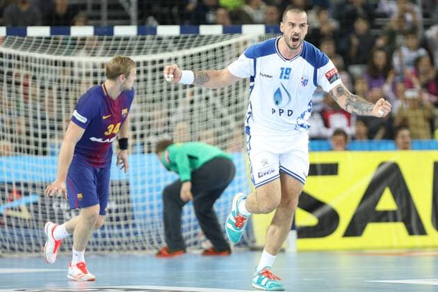 Zagreb, 23.11.2017. - Arena Zagreb hall, 2017 18 EHF Men s Champions League Group Phase. HC Prvo plinarsko drustvo (white) - ESP FC Barcelona Barca Lassa (blue) 24:32 Leon SUSNJA (19) 