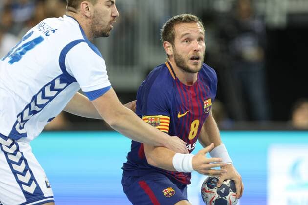 Zagreb, 23.11.2017. - Arena Zagreb hall, 2017 18 EHF Men s Champions League Group Phase. HC Prvo plinarsko drustvo (white) - ESP FC Barcelona Barca Lassa (blue) 24:32 Victor TOMAS GONZALEZ (8) 