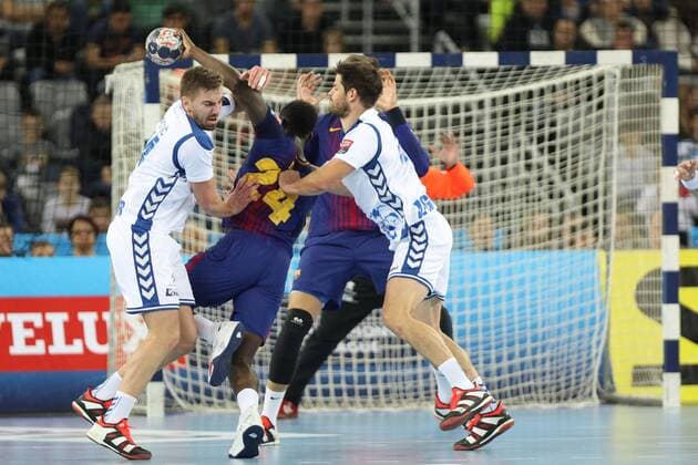 Zagreb, 23.11.2017. - Arena Zagreb hall, 2017 18 EHF Men s Champions League Group Phase. HC Prvo plinarsko drustvo (white) - ESP FC Barcelona Barca Lassa (blue) 24:32 Dika MEM (24) vs Tonci VALCIC (24) and Luka MRAKOVCIC (5) 