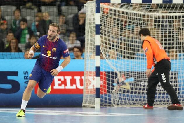 Zagreb, 23.11.2017. - Arena Zagreb hall, 2017 18 EHF Men s Champions League Group Phase. HC Prvo plinarsko drustvo (white) - ESP FC Barcelona Barca Lassa (blue) 24:32 Victor TOMAS GONZALEZ (8) 