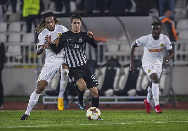 23rd November 2017, Partizan Stadium, Serbia, Belgrade; UEFA Europa League, Partizan versus Young Boys; Midfielder Danilo Pantic of Partizan in action against Defender Kevin Mbabu of Young Boys  ActionPlus11955155