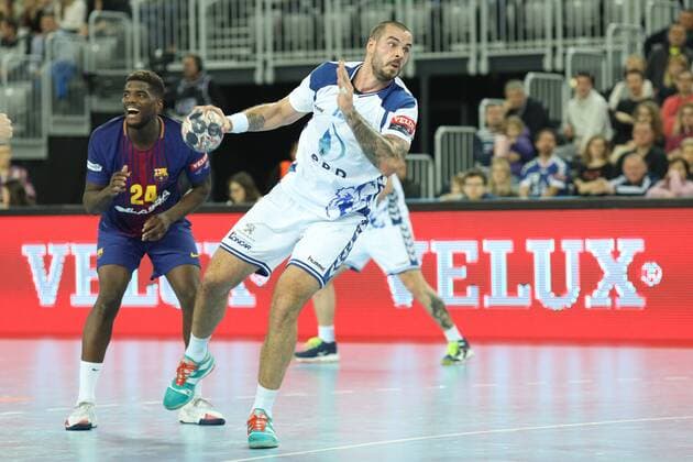 Zagreb, 23.11.2017. - Arena Zagreb hall, 2017 18 EHF Men s Champions League Group Phase. HC Prvo plinarsko drustvo (white) - ESP FC Barcelona Barca Lassa (blue) 24:32 Leon SUSNJA (19) 