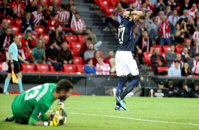 Hertha Berlin s striker Davie Selke (R) reacts after missing a goal opportunity during the UEFA Europa League Group J match between Athletic Bilbao and Hertha Berlin at the San Mames stadium in Bilbao, Basque Country, Spain, 23 November 2017. Athletic de Bilbao vs. Hertha Berlin !ACHTUNG: NUR REDAKTIONELLE NUTZUNG!  Copyright: xLuisxTejidox BIL010 20171123-636470754335147404