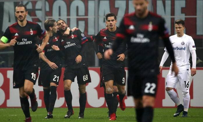 SOCCER - EL, Milan vs A.Wien MILAN,ITALY,23.NOV.17 - SOCCER - UEFA Europa League, AC Milan vs FK Austria Wien. Image shows the rejoicing of Lucas Biglia, Ricardo Rodriguez (AC Milan) and the disappointment of Dominik Prokop (A.Wien). GEPAxpictures xAndreasxPranter