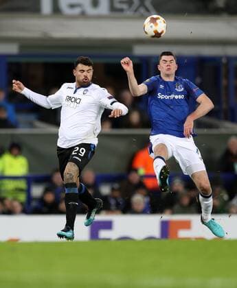 Football - 2017 2018 UEFA Europa League - Group E: Everton vs. Atalanta B.C. Ashley Williams of Everton and Andrea Petagna of Atalanta at Goodison Park. COLORSPORT LYNNE CAMERON 
