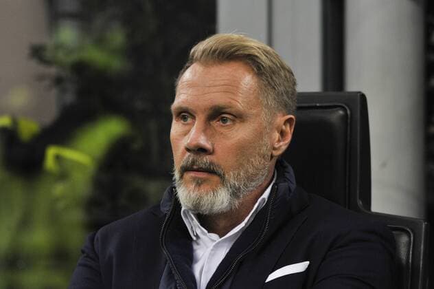 Italy: AC Milan vs FK Austria Wien Europa League Thorrsten Fink head coach of FK Austria Wien during uefa Europa League AC Milan vs FK Austria Wien at San Siro Stadium Milan Italy San Siro StADIUM  GaetanoxPiazzolla PacificxPress