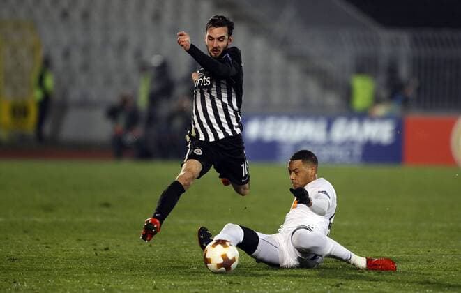 (171124) -- BELGRADE, Nov. 24, 2017 -- Partizan s Marko Jevtovic (L) vies with Young Boys Guillaume Hoarau during the UEFA Europa League match in Belgrade, Serbia on Nov. 23. 2017. Partizan won 2-1. ) (SP)SERBIA-BELGRADE-SOCCER-EUROPA LEAGUE-PARTIZAN VS YOUNG BOYS PredragxMilosavljevic 