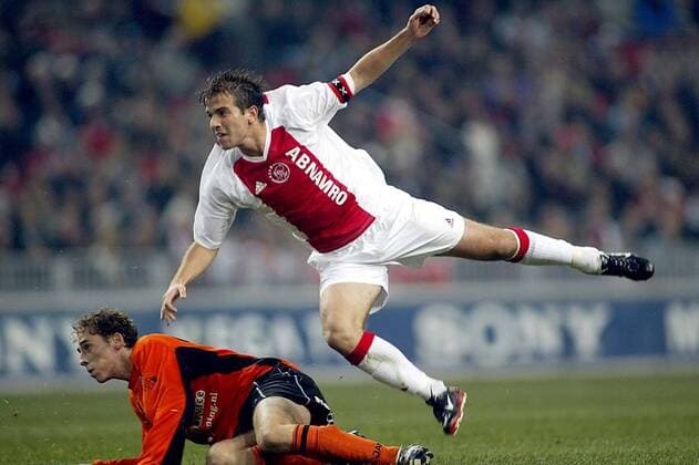 season 2003 2004 amsterdam 17 10 2003 ajax volendam rafael van der vaart wins for the 2 1 and boot defender gijs luirink no chance ajax volendam football