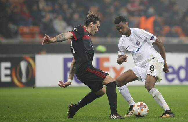 SOCCER - EL, Milan vs A.Wien MILAN,ITALY,23.NOV.17 - SOCCER - UEFA Europa League, AC Milan vs FK Austria Wien. Image shows Lucas Biglia (AC Milan) and Abdullahi I. Alhassan (A.Wien). GEPAxpictures xAndreasxPranter