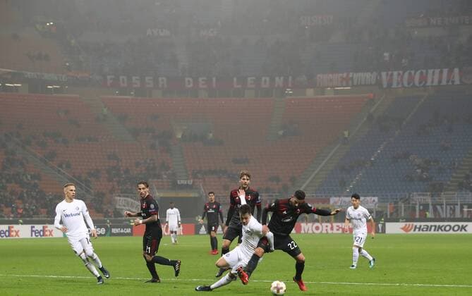 SOCCER - EL, Milan vs A.Wien MILAN,ITALY,23.NOV.17 - SOCCER - UEFA Europa League, AC Milan vs FK Austria Wien. Image shows Dominik Prokop (A.Wien) and Mateo Musacchio (AC Milan). GEPAxpictures xAndreasxPranter